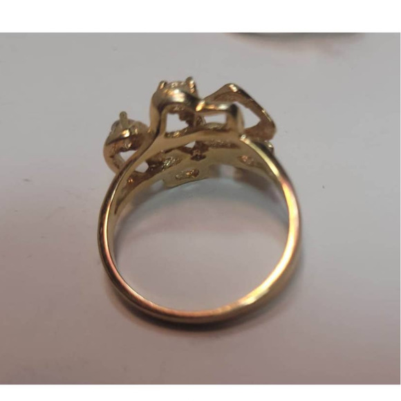 Sweetly Unique Golden Ribbon Rhinestone Ring Size 7 - Picture 11 of 12